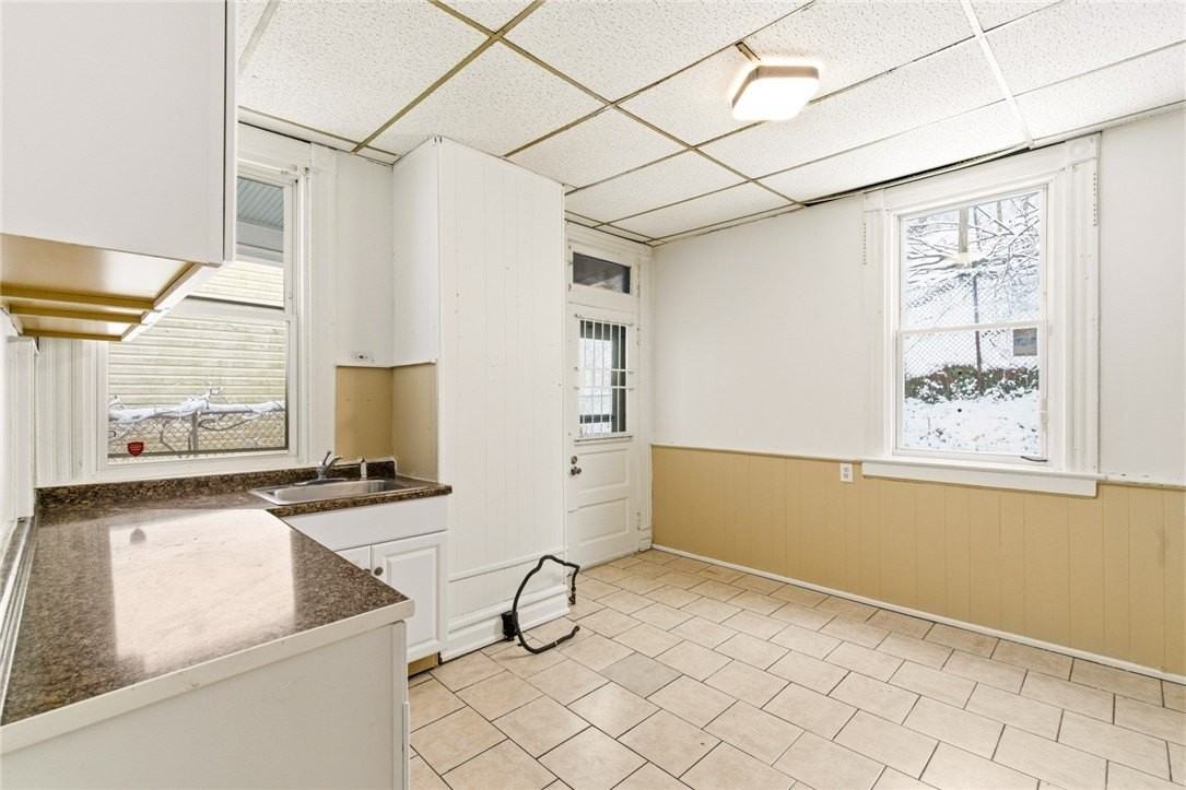 241 Watson Blvd - Photo 6 of 9