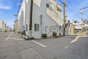 featured image of 10 27th Ave #12A