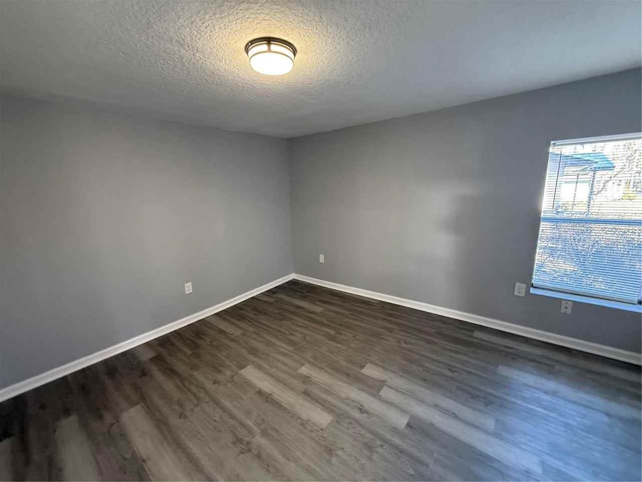 1205 Dell St - Photo 5 of 12