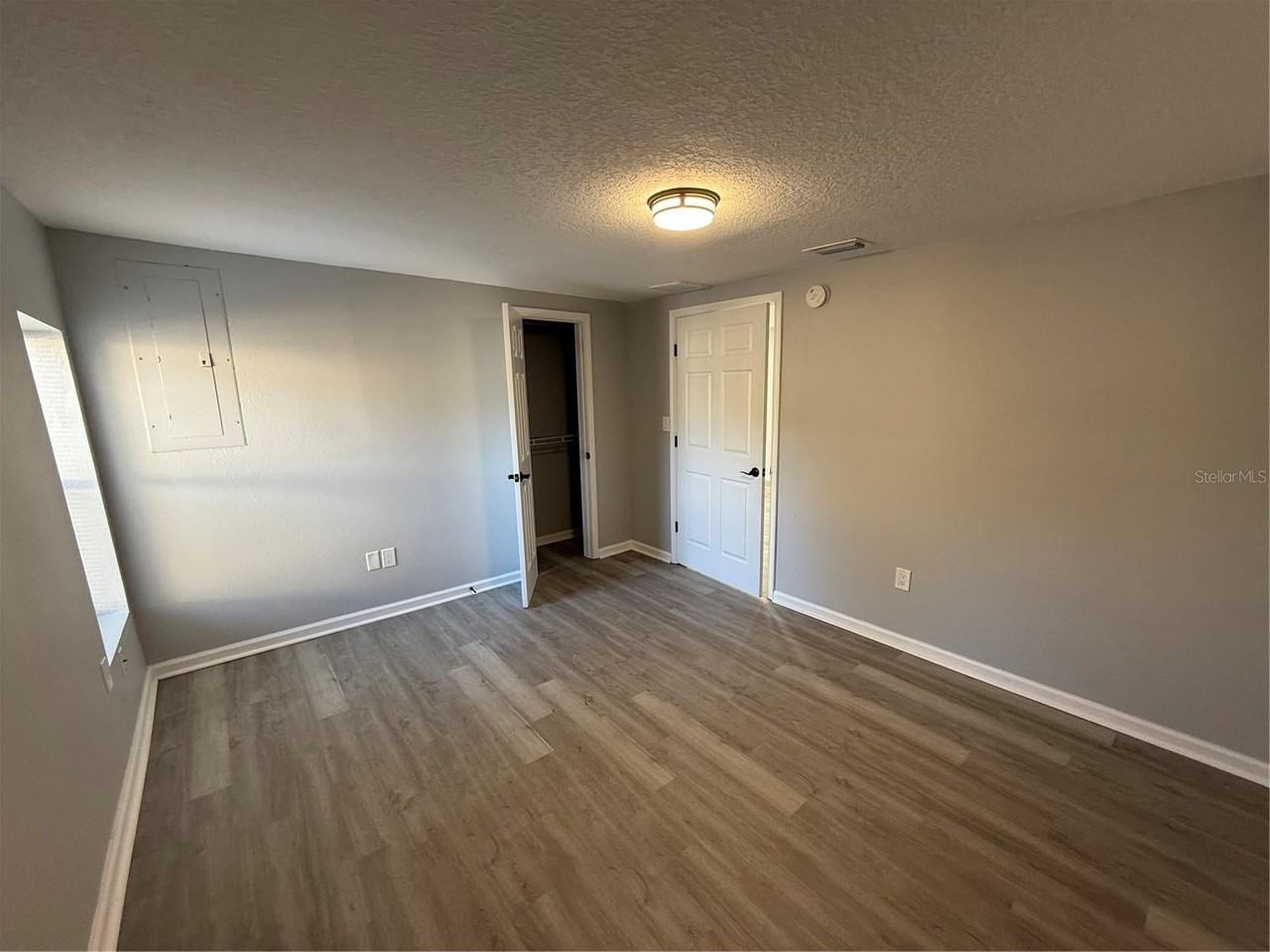 1205 Dell St - Photo 6 of 12