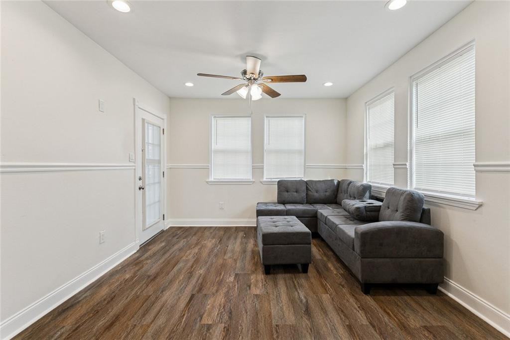 900 Fried St - Photo 2 of 12