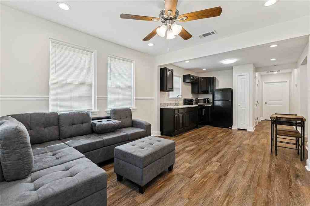 900 Fried St - Photo 3 of 12