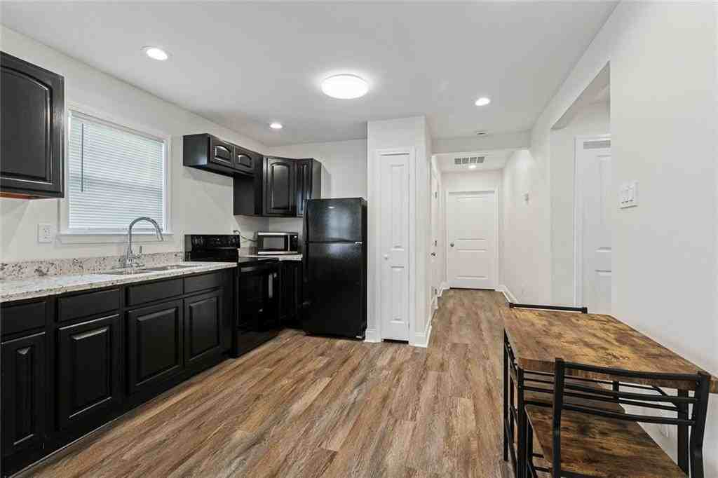 900 Fried St - Photo 4 of 12