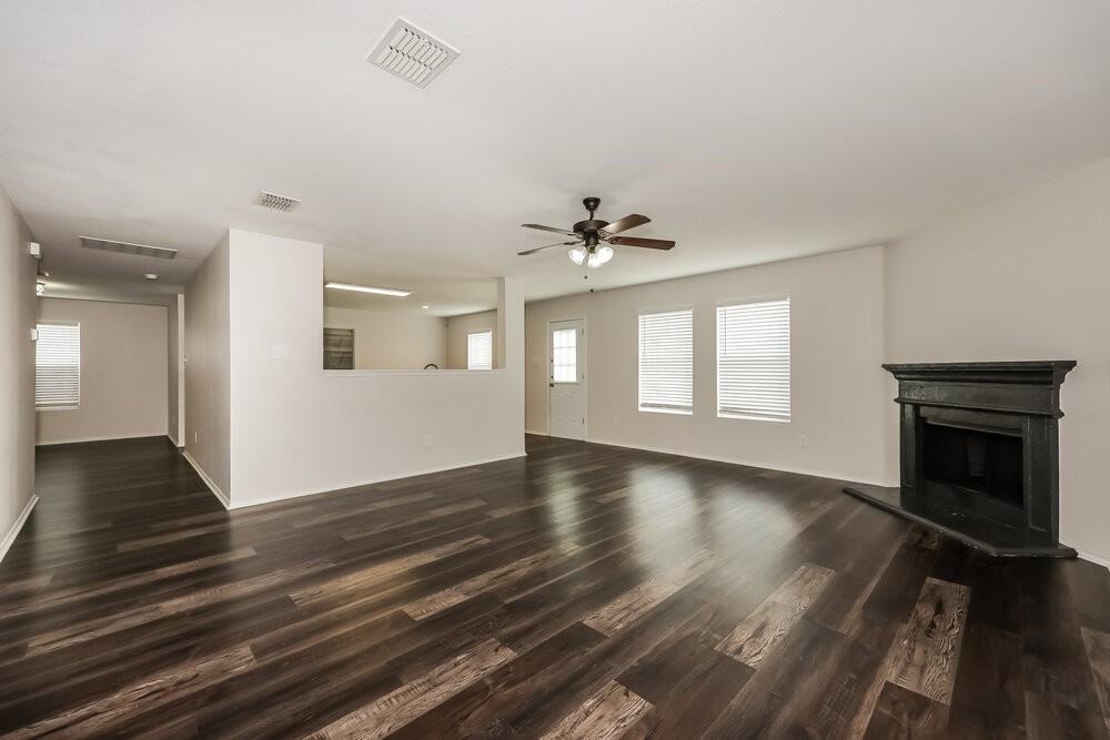 1205 Saltgrass Dr - Photo 4 of 17