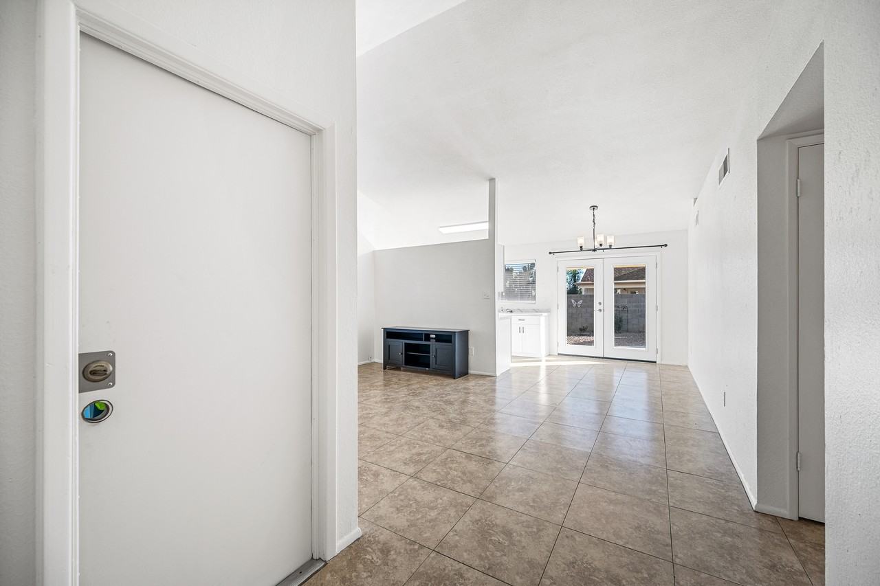 2943 East Irwin Avenue - Photo 2 of 20