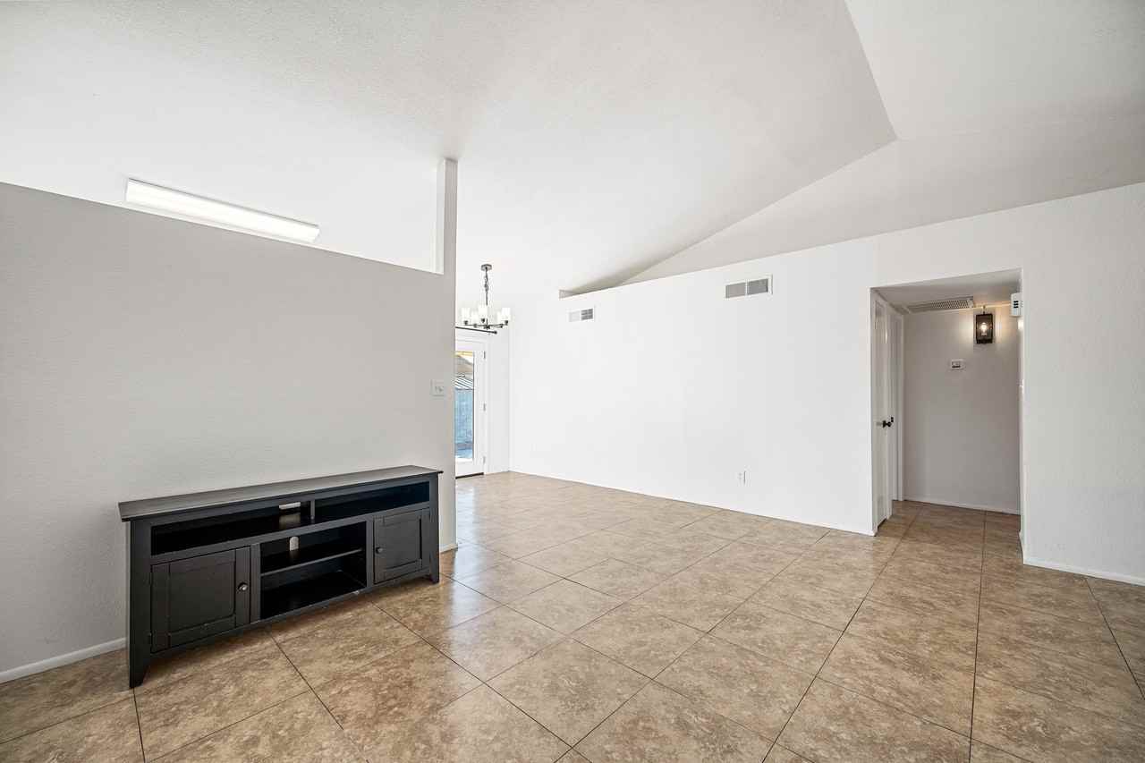 2943 East Irwin Avenue - Photo 4 of 20