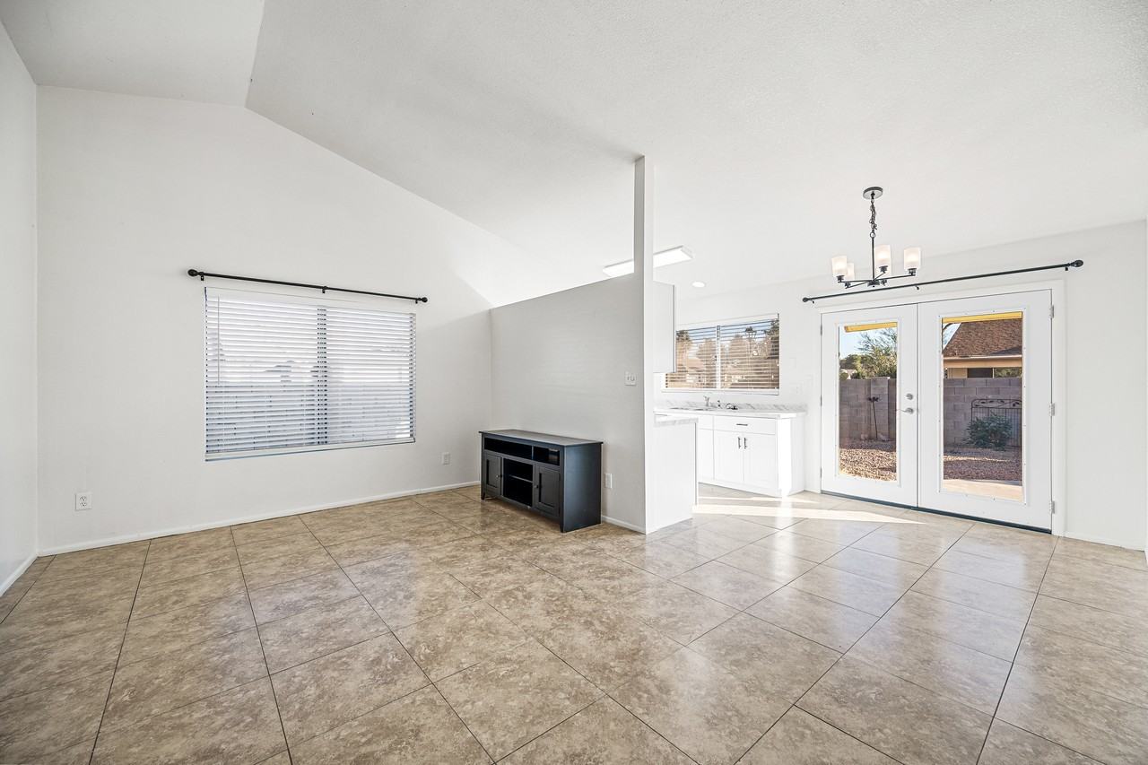 2943 East Irwin Avenue - Photo 5 of 20