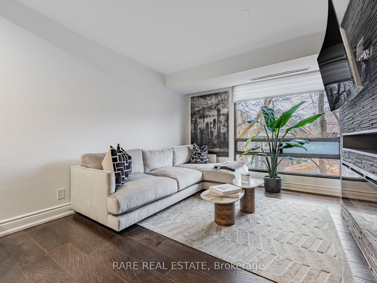 449 Walmer Road #301 - Photo 6 of 37