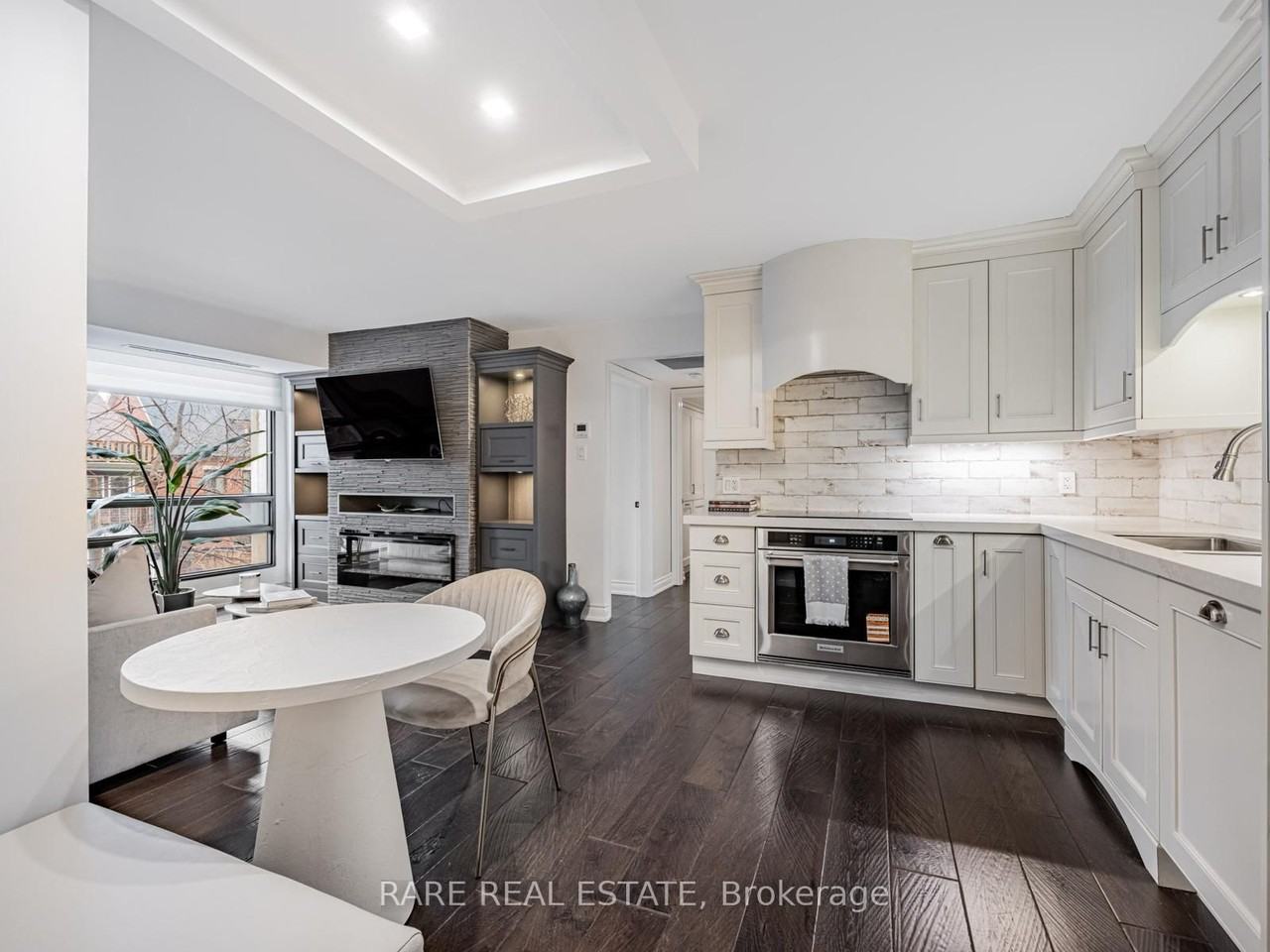 449 Walmer Road #301 - Photo 2 of 37