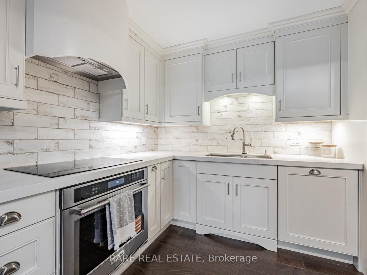 449 Walmer Road #301 - Photo 4 of 37