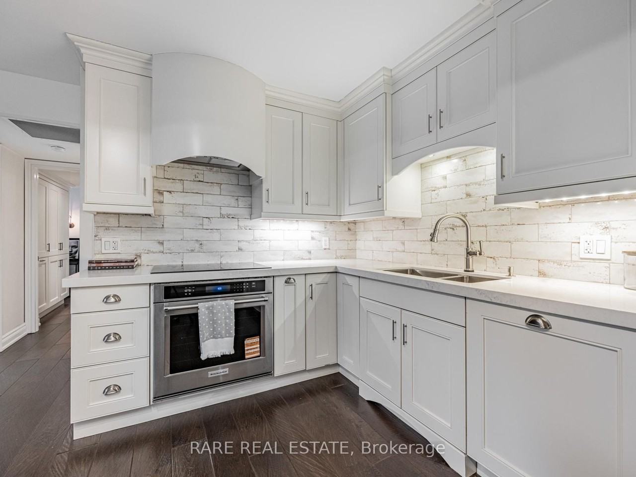 449 Walmer Road #301 - Photo 3 of 37