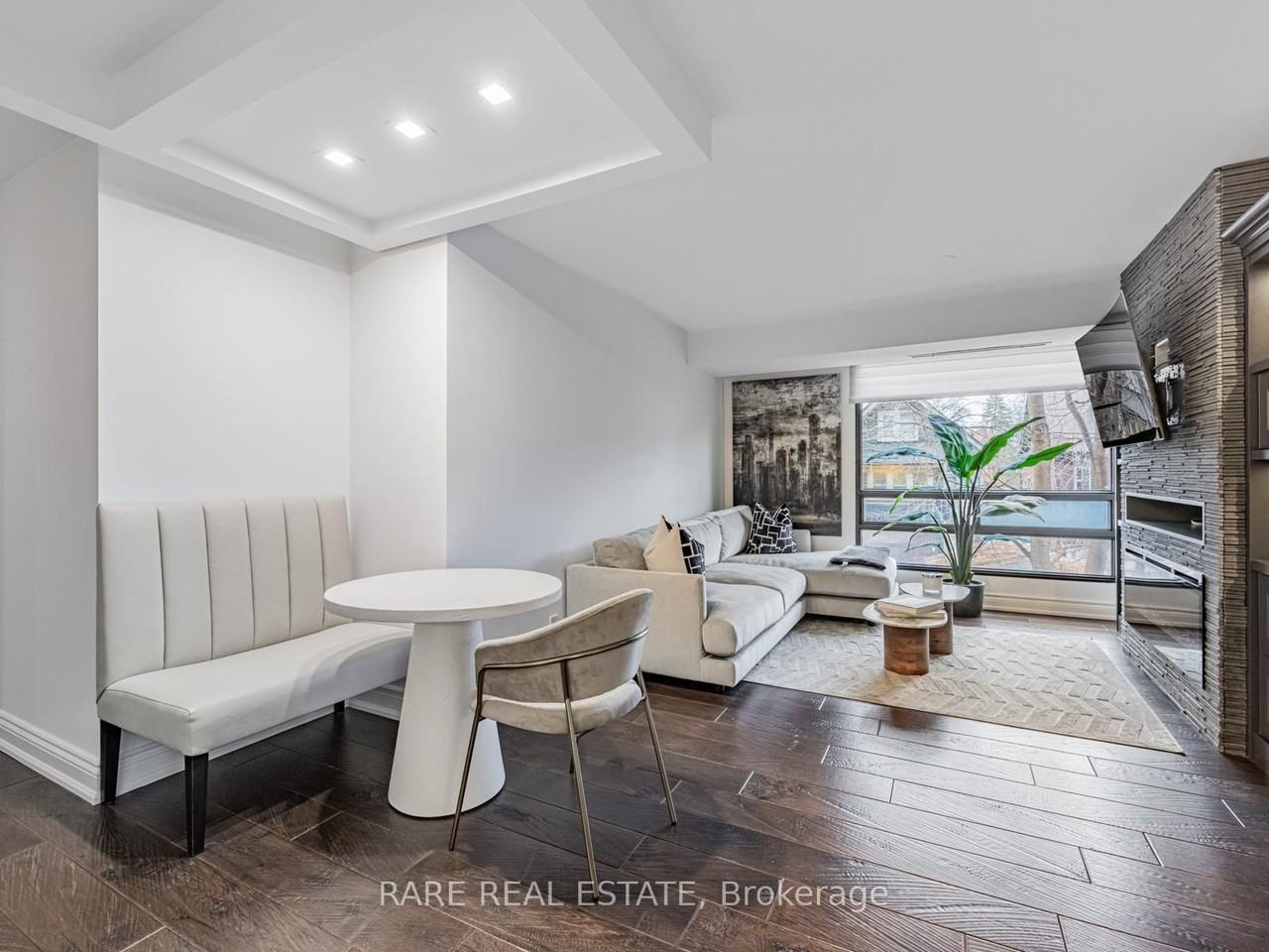 449 Walmer Road #301 - Photo 7 of 37