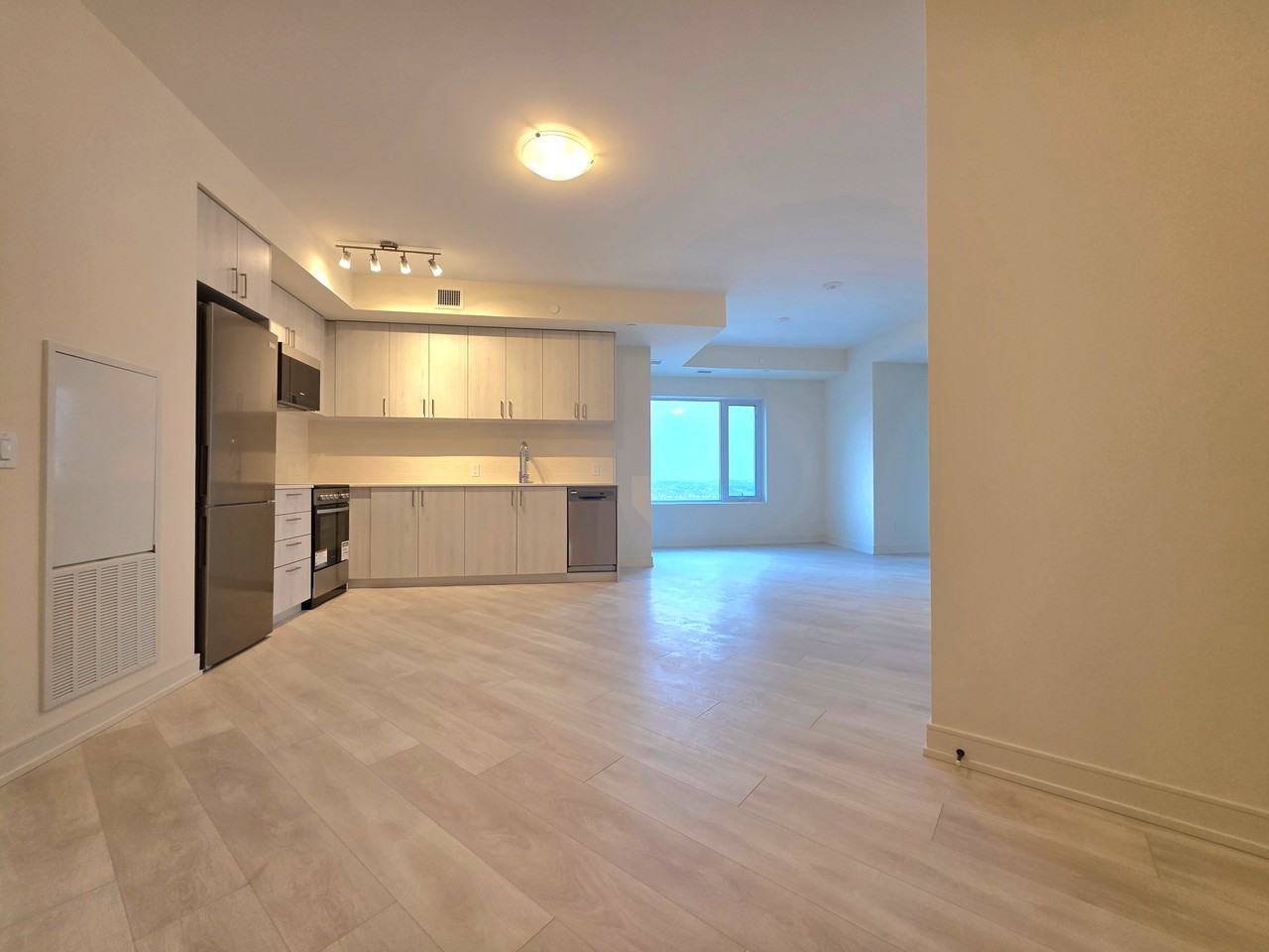 8020 Derry Road - Photo 3 of 20