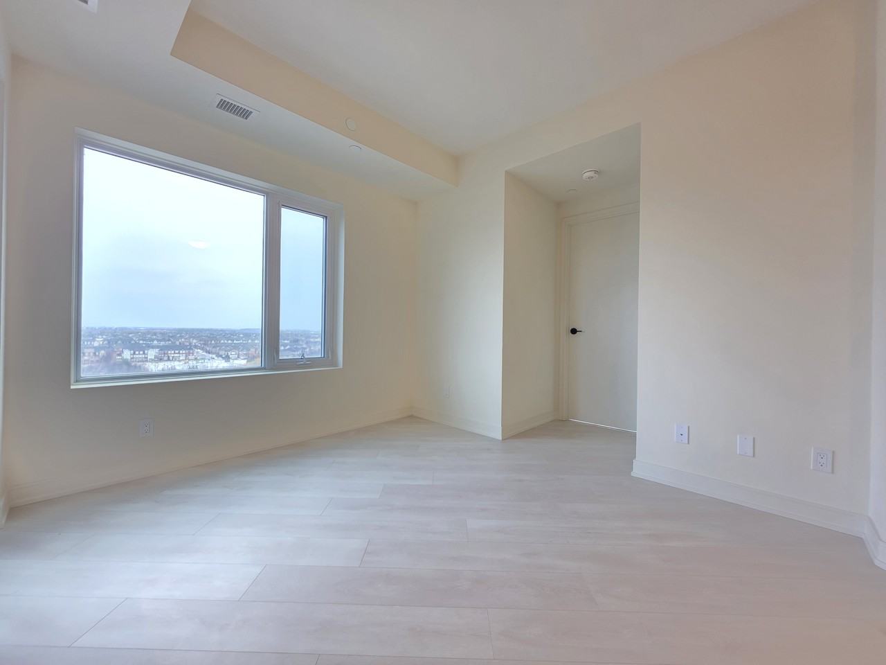 8020 Derry Road - Photo 6 of 20