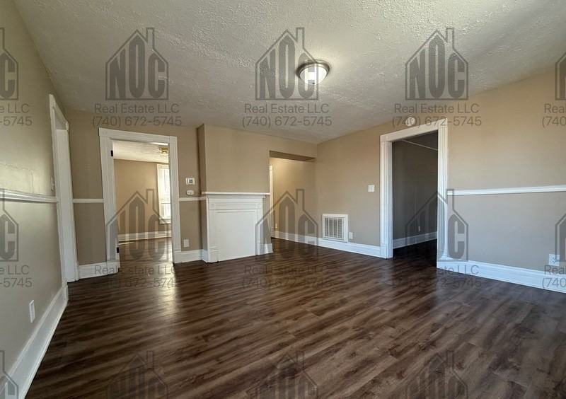 136 E Allen St - Photo 3 of 12