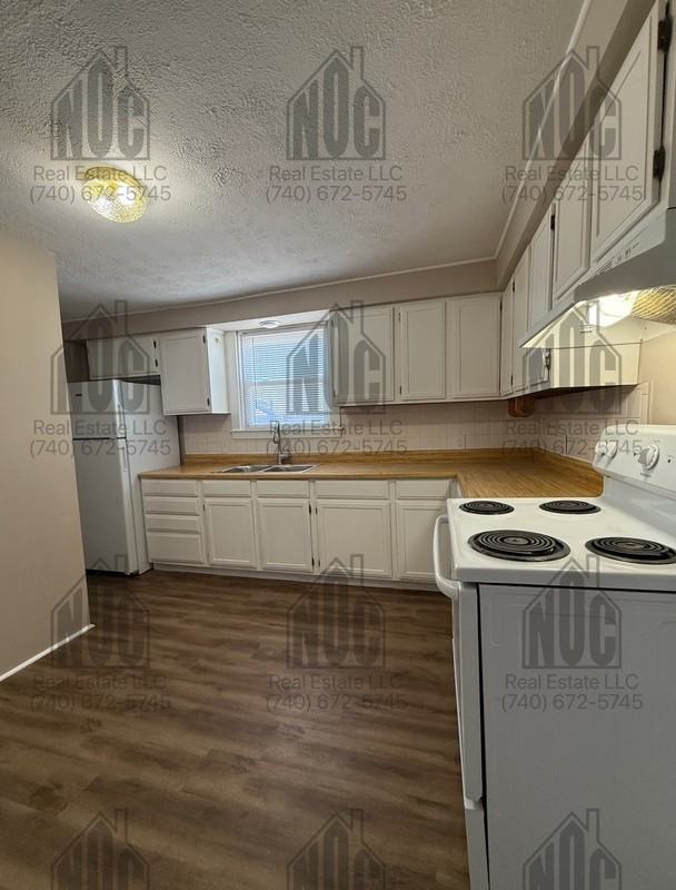 136 E Allen St - Photo 5 of 12