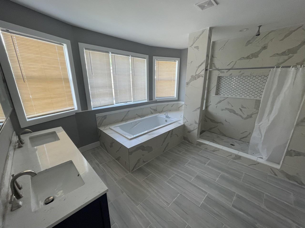 3434 Capitol - Photo 2 of 12