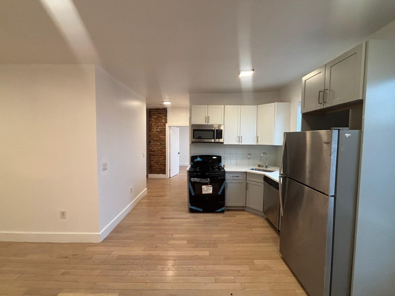 15 Gifford Ave #5D - Photo 4 of 11