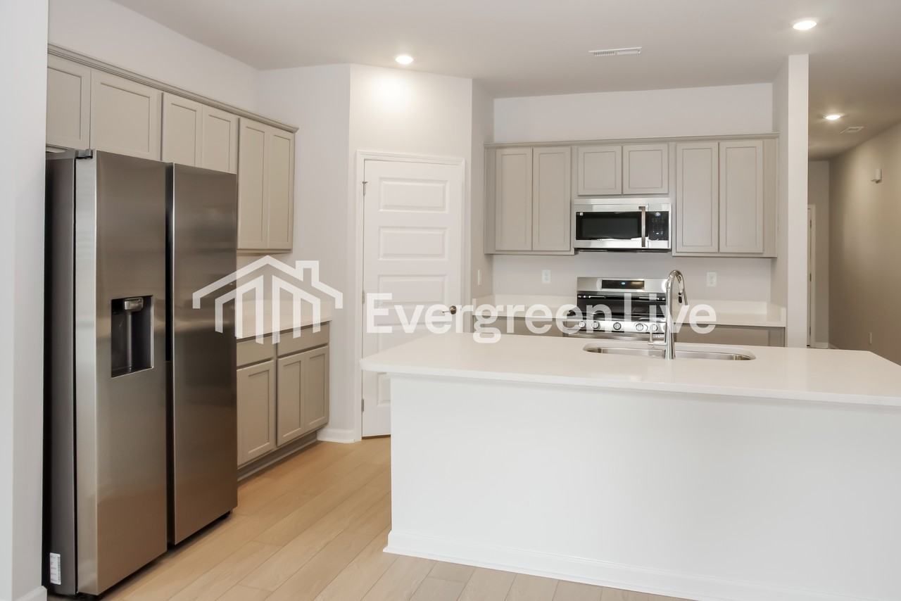 221 Shangrila Way - Photo 4 of 15