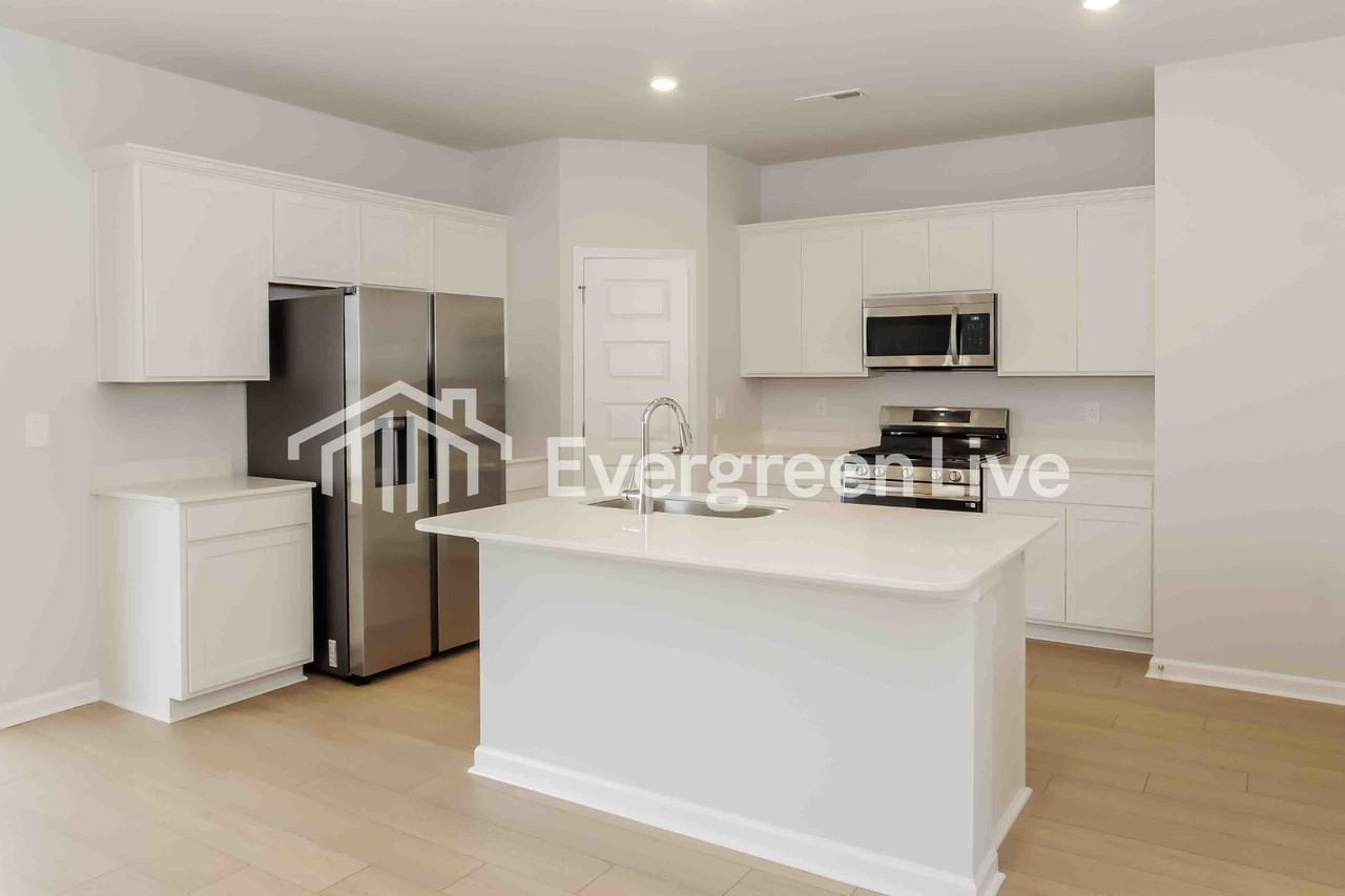 315 Allene Way - Photo 4 of 15