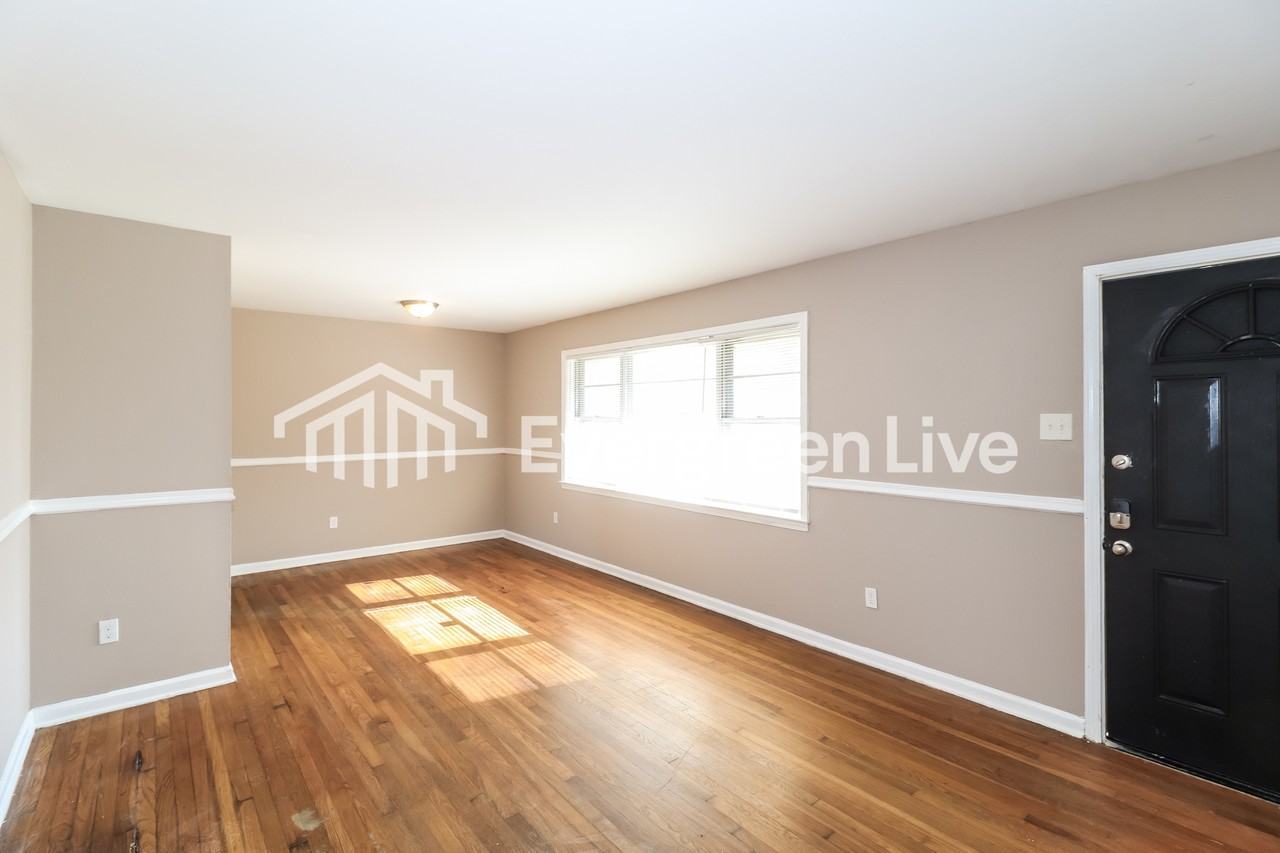 1404 Old Hickory Rd - Photo 2 of 15