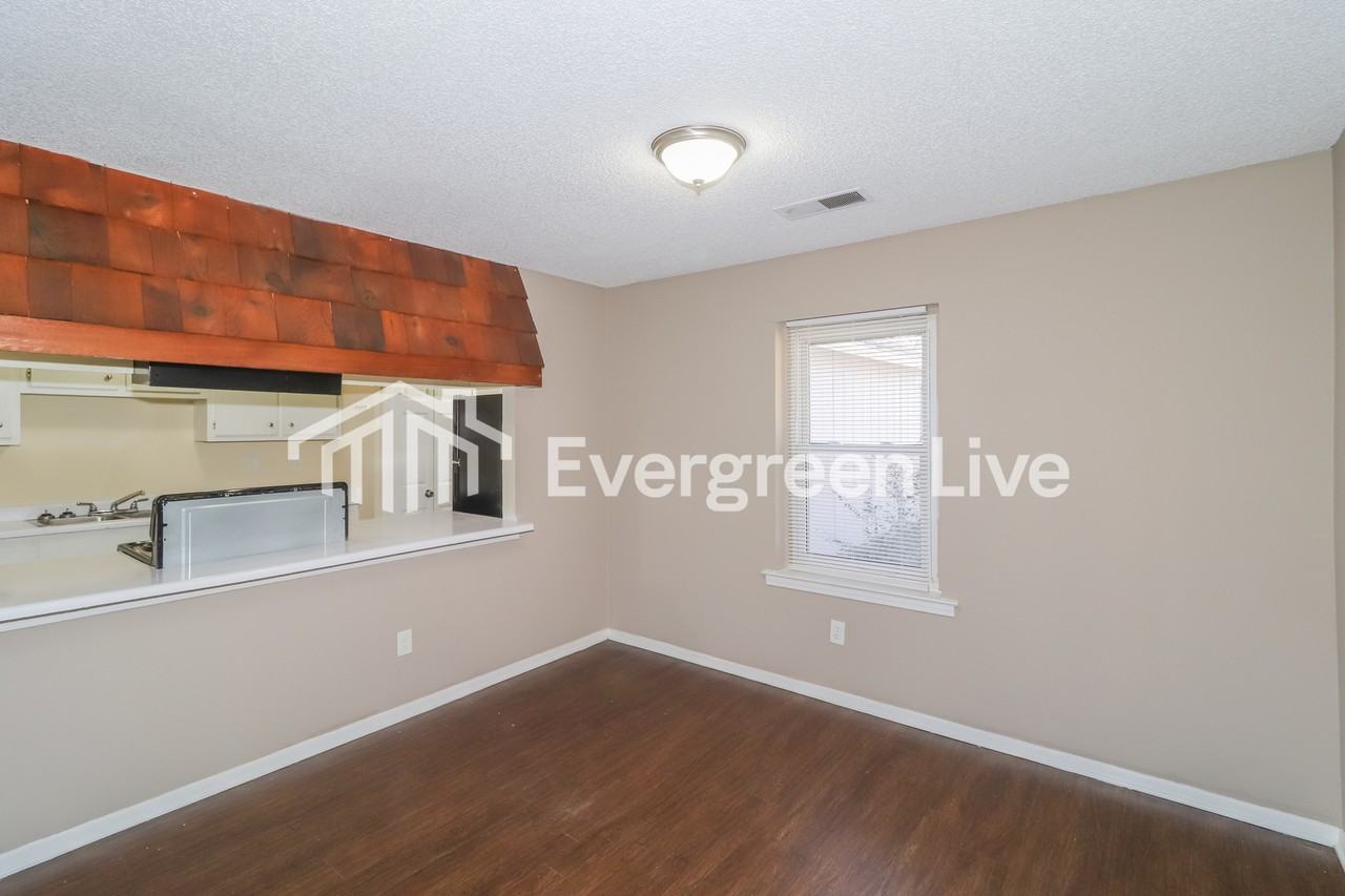 3434 Hallshire Dr - Photo 5 of 15