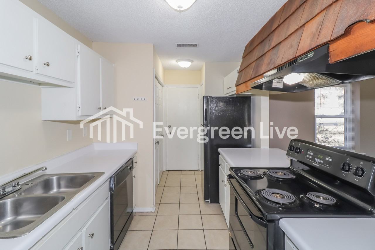 3434 Hallshire Dr - Photo 6 of 15