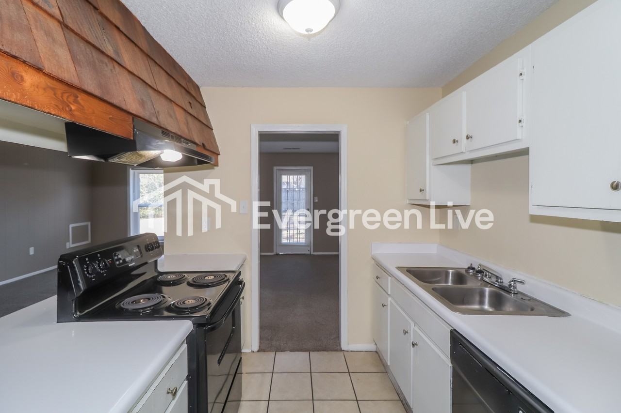 3434 Hallshire Dr - Photo 7 of 15