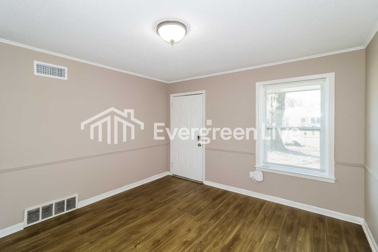 3196 Southbridge St - Photo 3 of 15