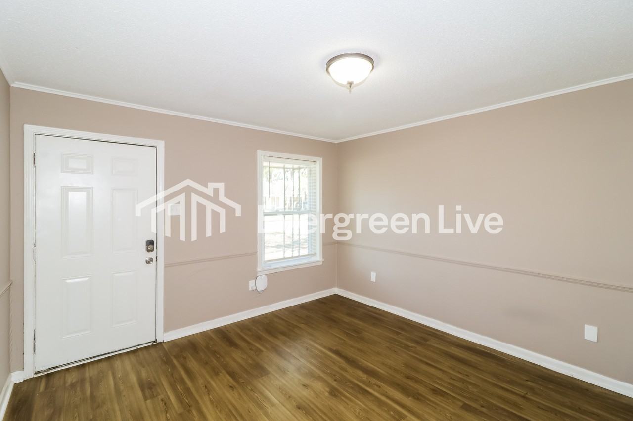 3196 Southbridge St - Photo 4 of 15