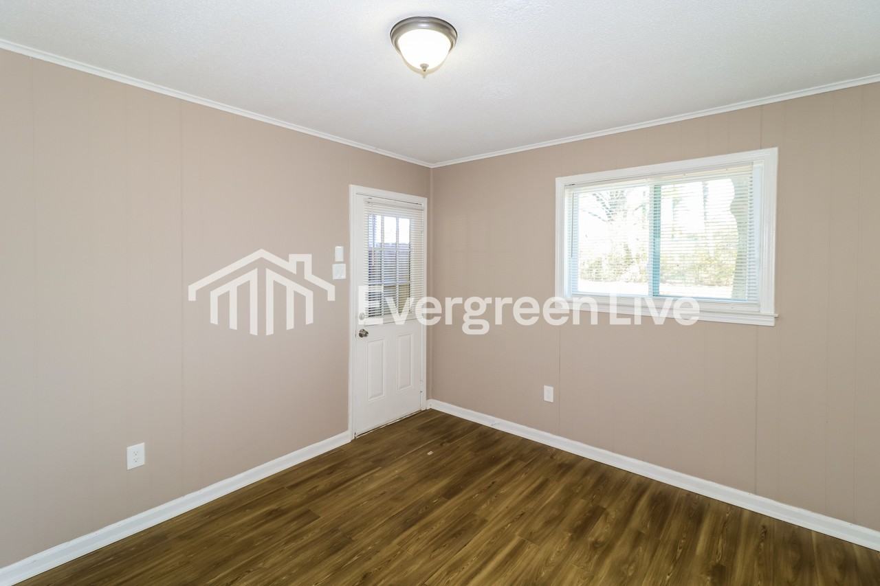 3196 Southbridge St - Photo 5 of 15