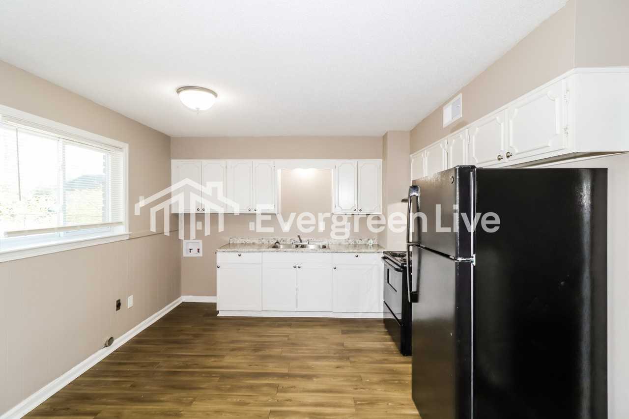 3196 Southbridge St - Photo 6 of 15