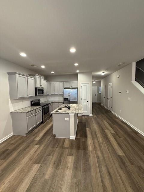 6085 Oak Bend Ct - Photo 3 of 10