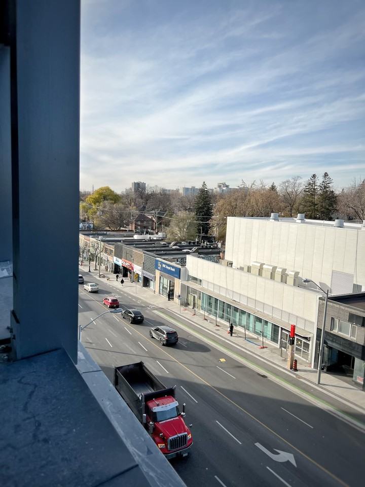 Bathurst St & Eglinton Ave W #626 - Photo 6 of 21