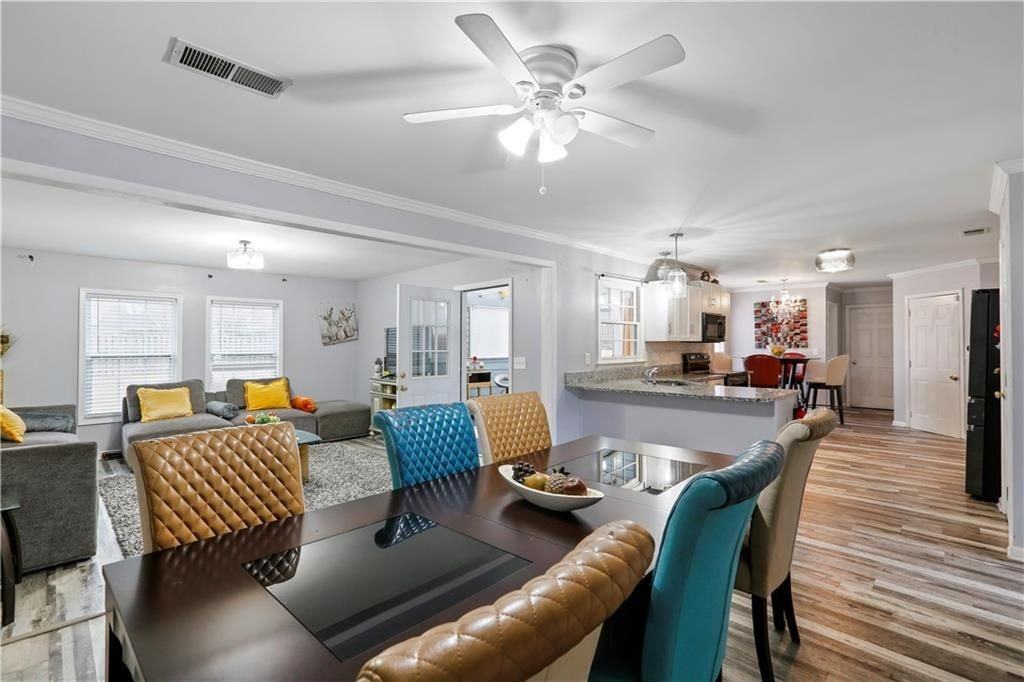 1925 Glenellen Ct Nw - Photo 2 of 10