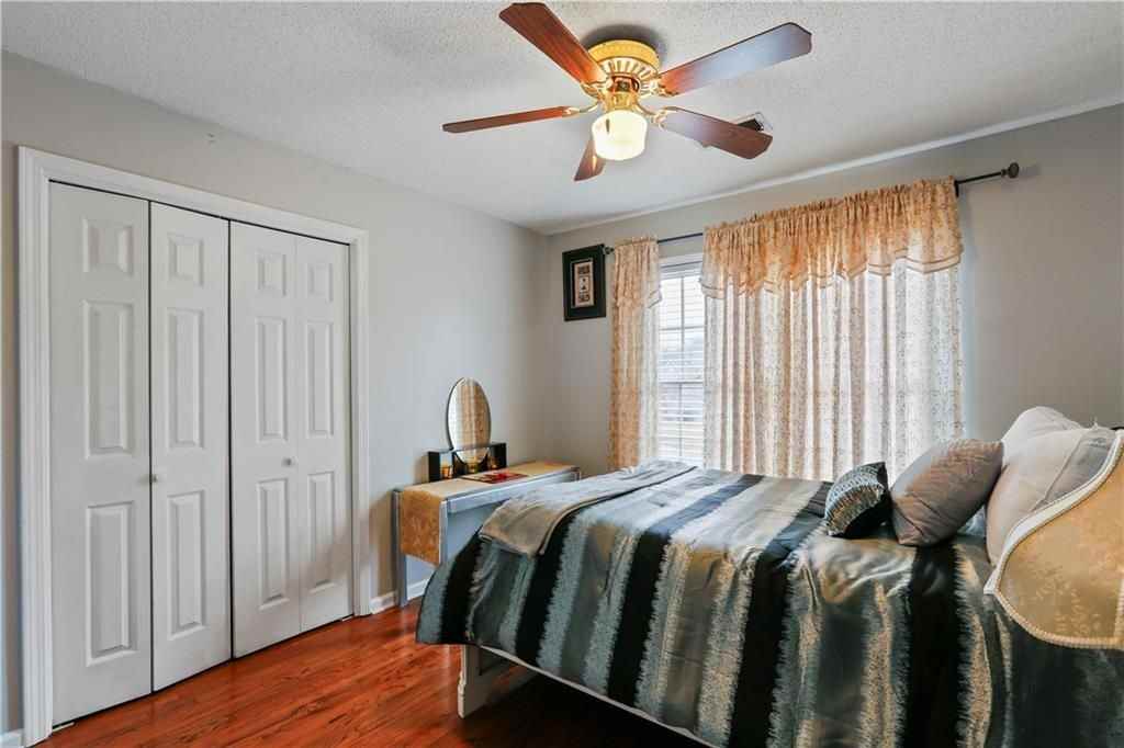 1925 Glenellen Ct Nw - Photo 6 of 10