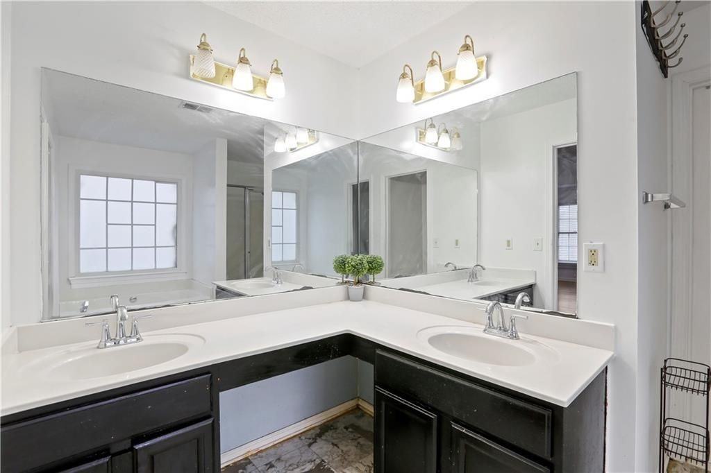 1925 Glenellen Ct Nw - Photo 7 of 10