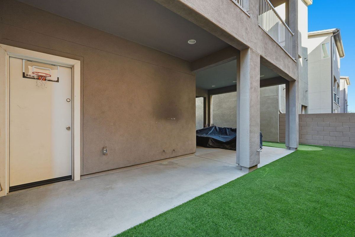 7059 W Stardust Dr - Photo 5 of 49