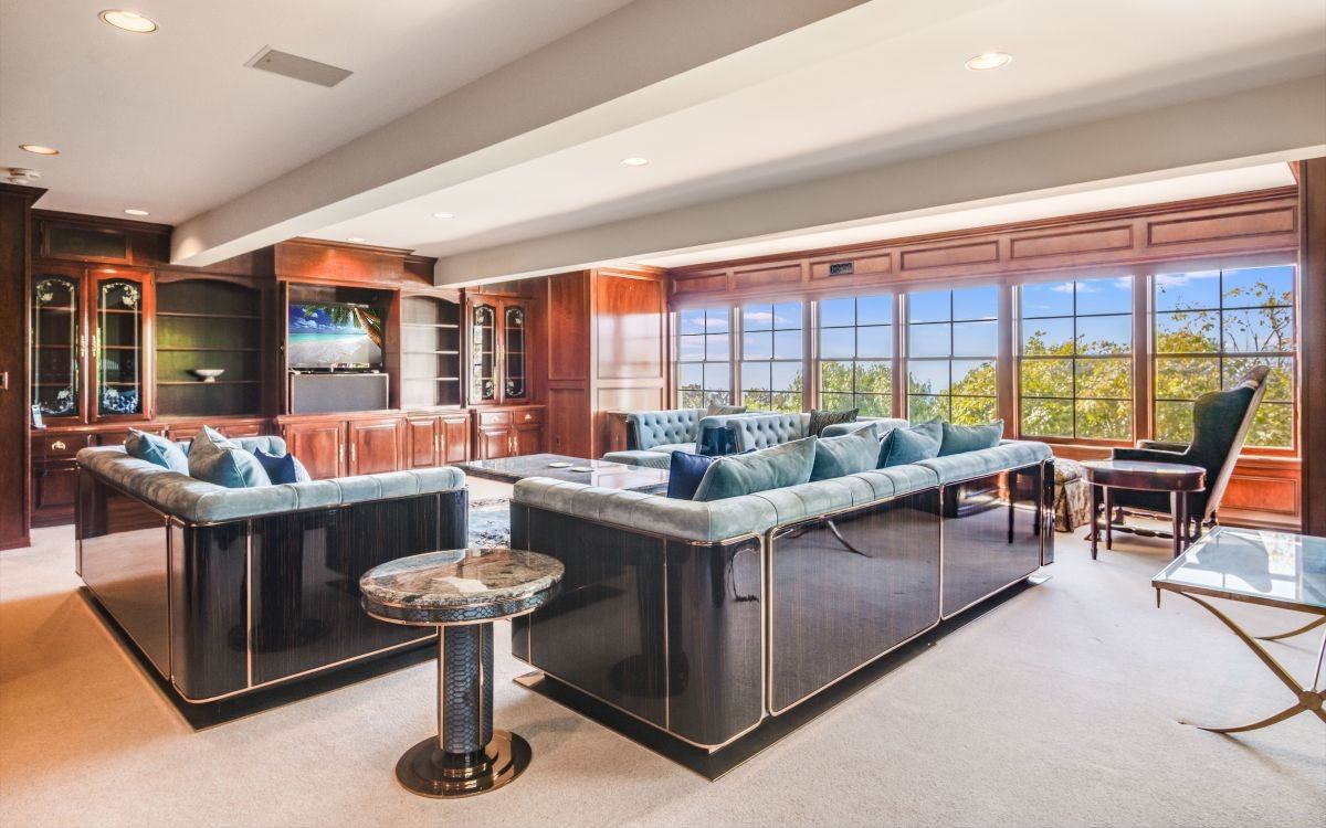 1409 Via Arco - Photo 2 of 11