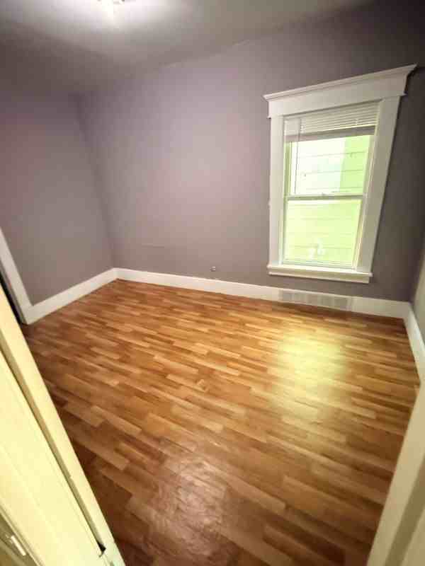 1927 Seneca St - Photo 2 of 8