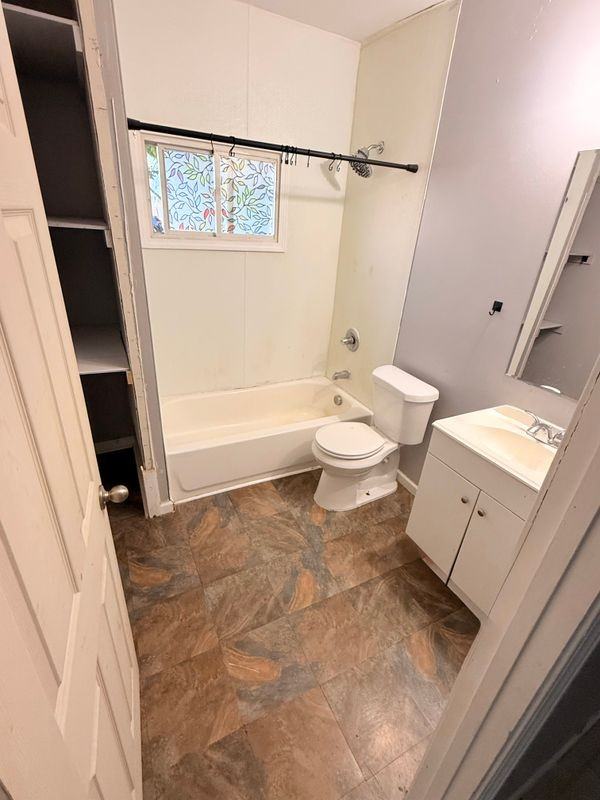 1927 Seneca St - Photo 4 of 8