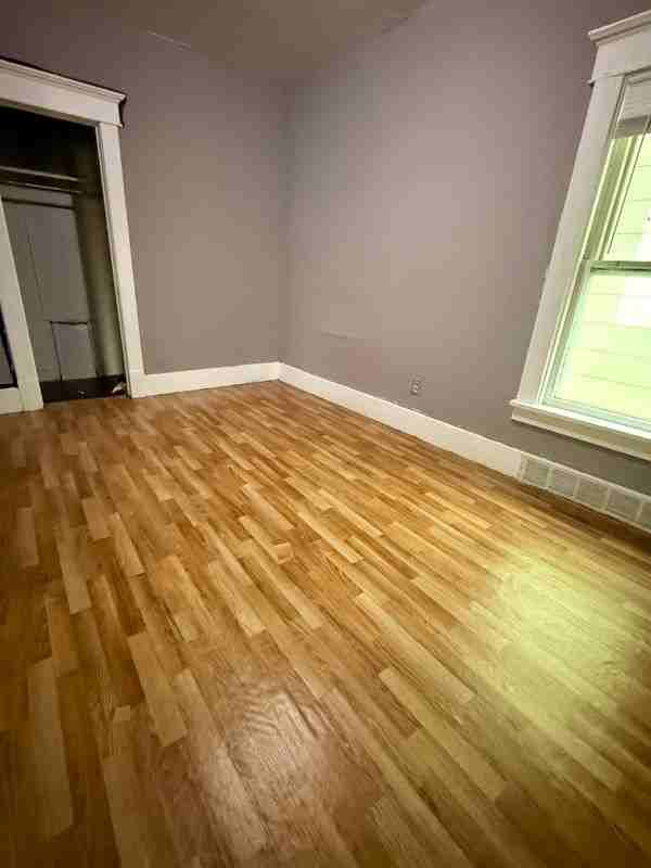 1927 Seneca St - Photo 5 of 8