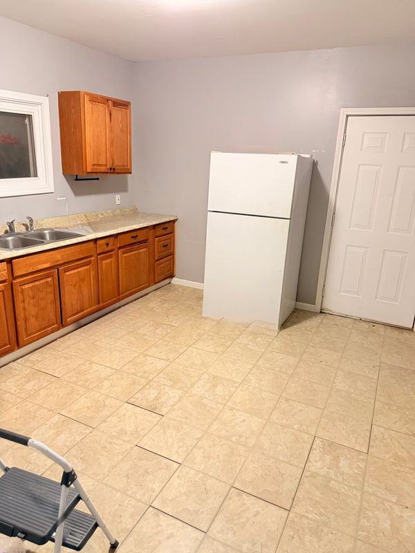 1927 Seneca St - Photo 6 of 8