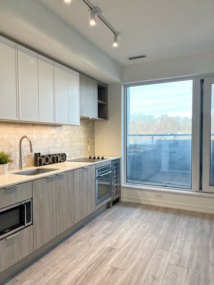 Bathurst St & Eglinton Ave W #626 - Photo 3 of 21