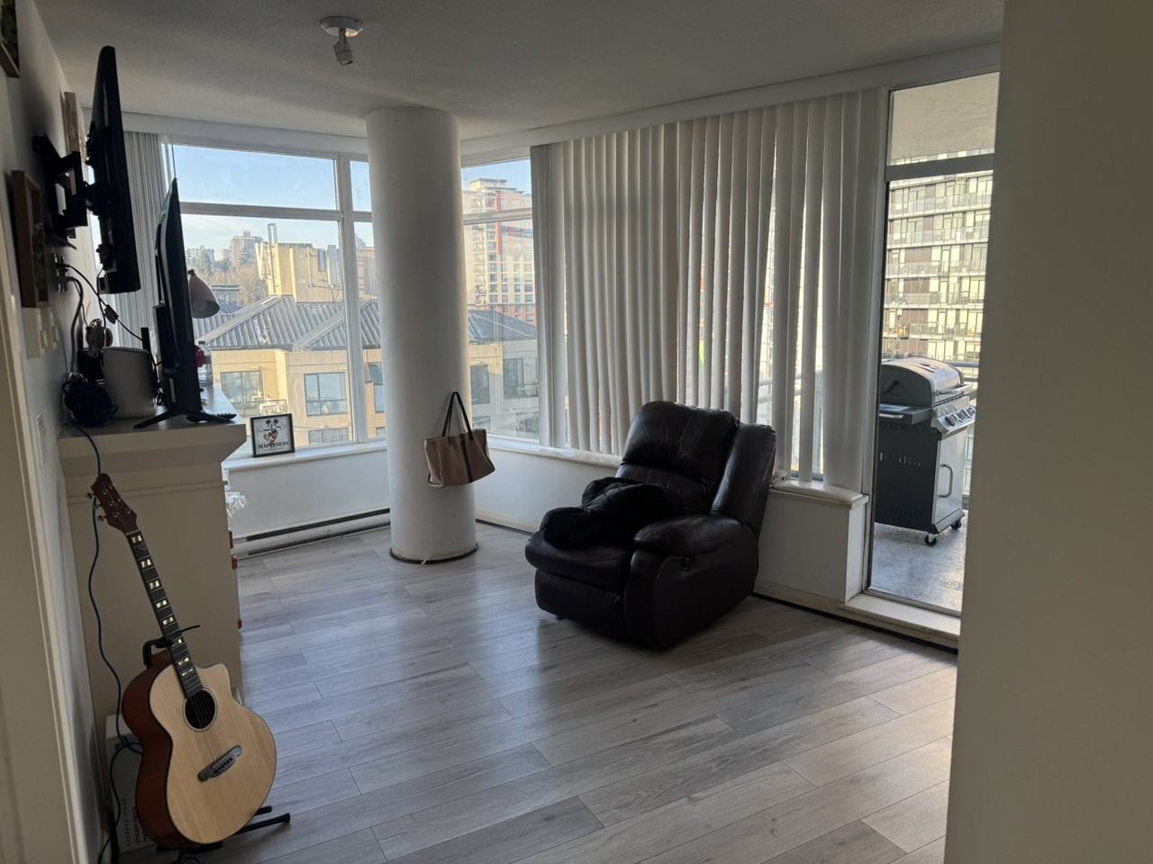 898 Carnarvon St - Photo 4 of 10