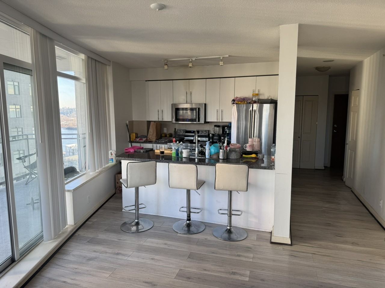 898 Carnarvon St - Photo 2 of 10