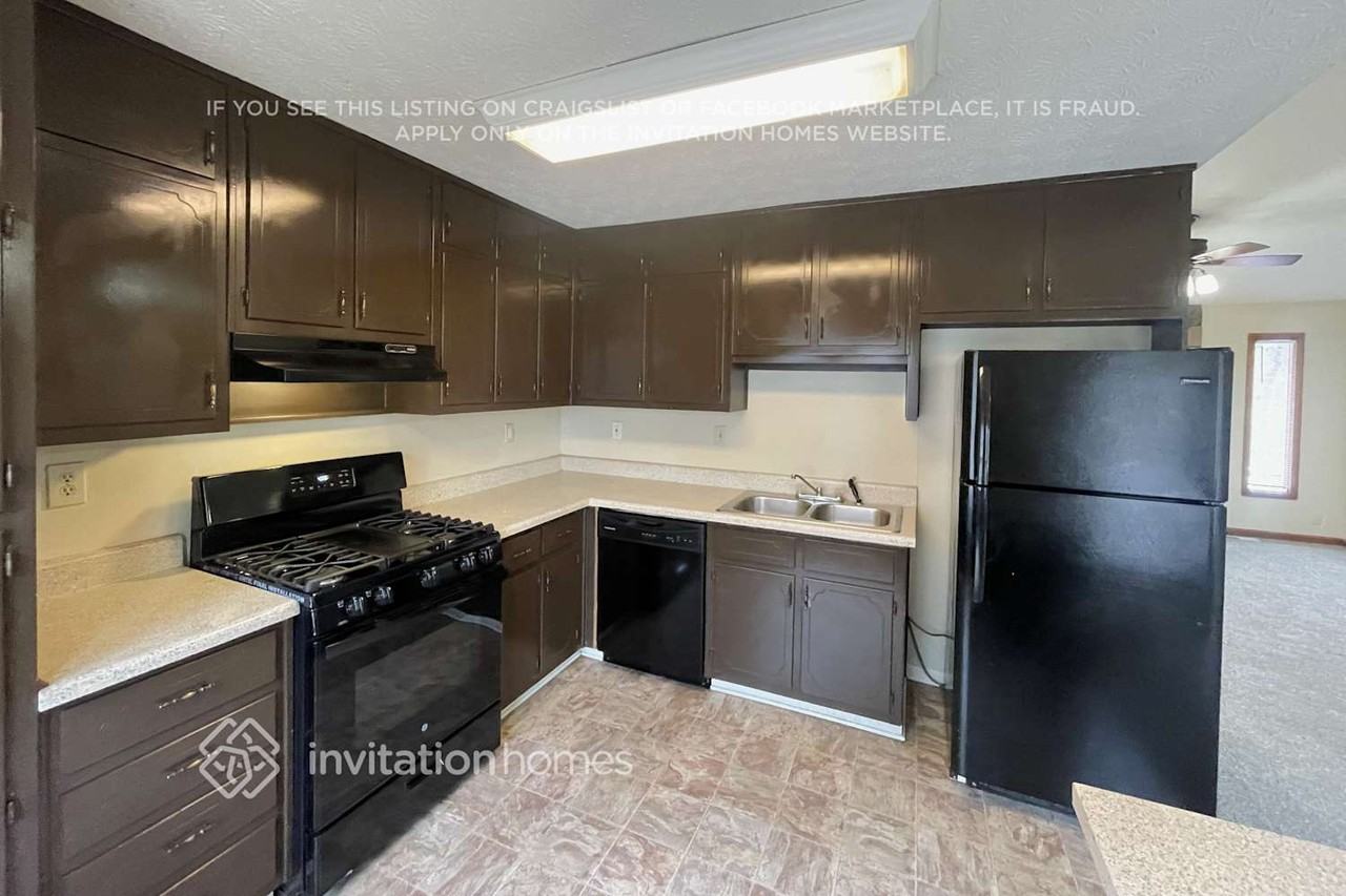 775 Bridgewater Way Se - Photo 5 of 15