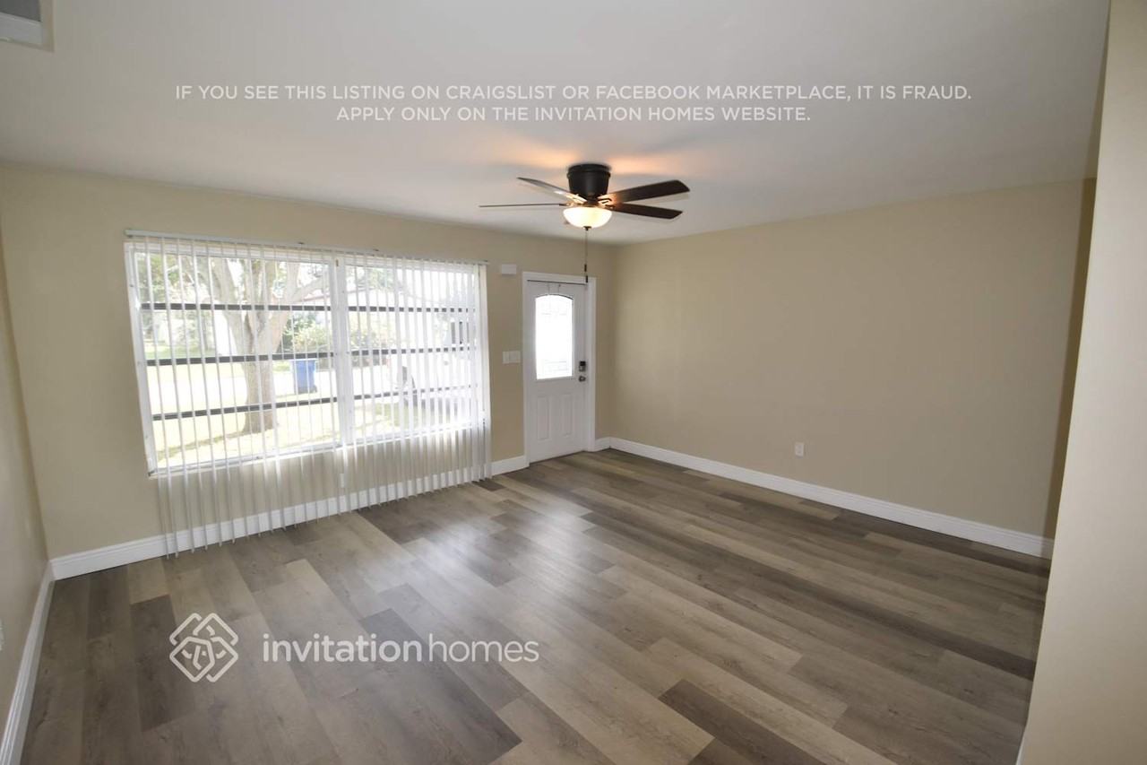 2925 Nw 69th Ave - Photo 2 of 21