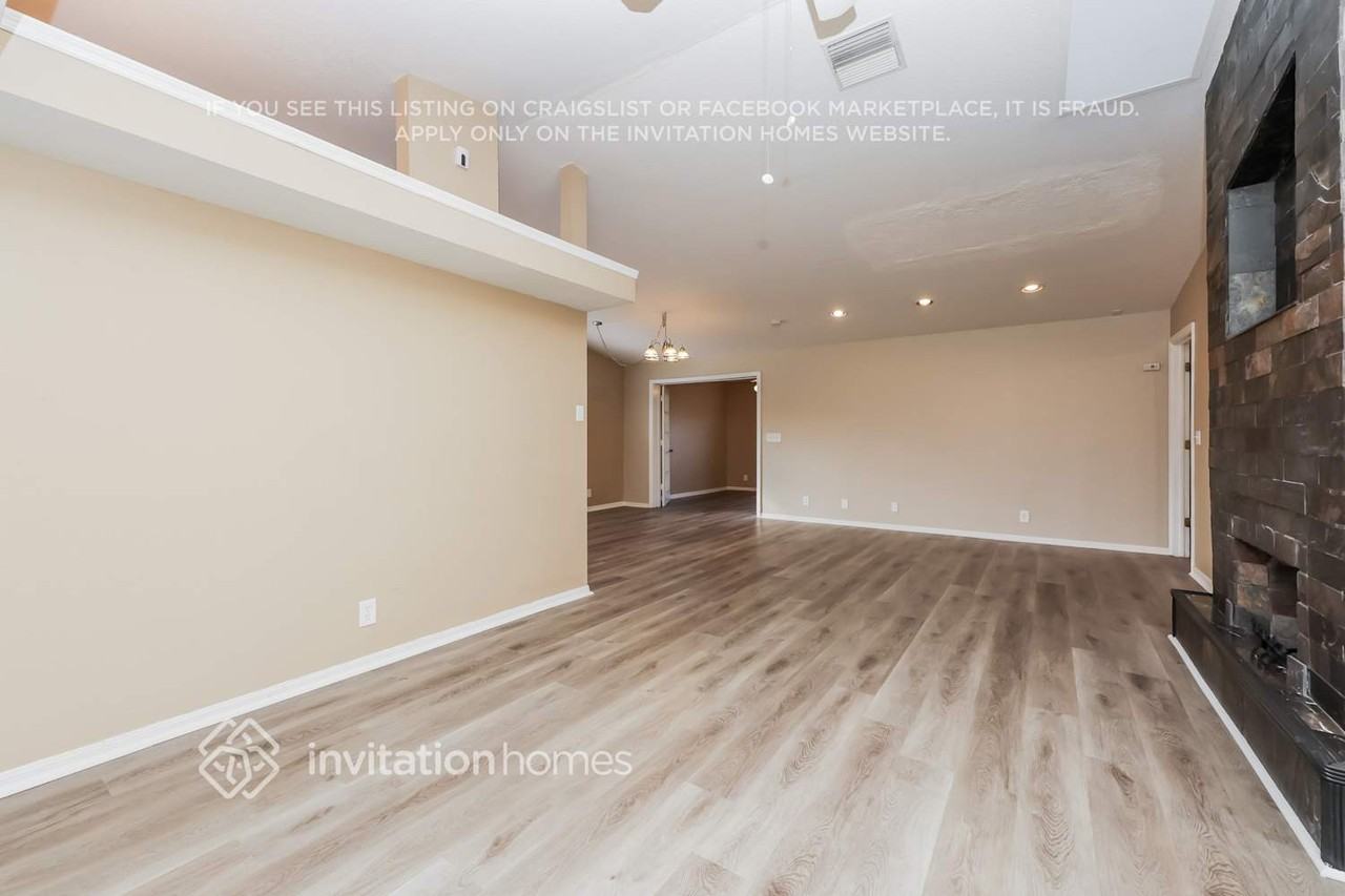 327 80th Ave Ne - Photo 3 of 17