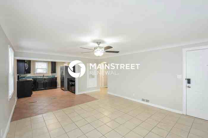 1308 Havana St - Photo 5 of 17